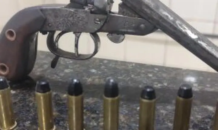 Força Tática prende homem com arma de fogo no bairro Antenor Garcia, em São Carlos