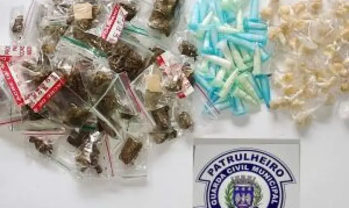 Guarda municipal apreende 139 porções de drogas após fuga em ibaté