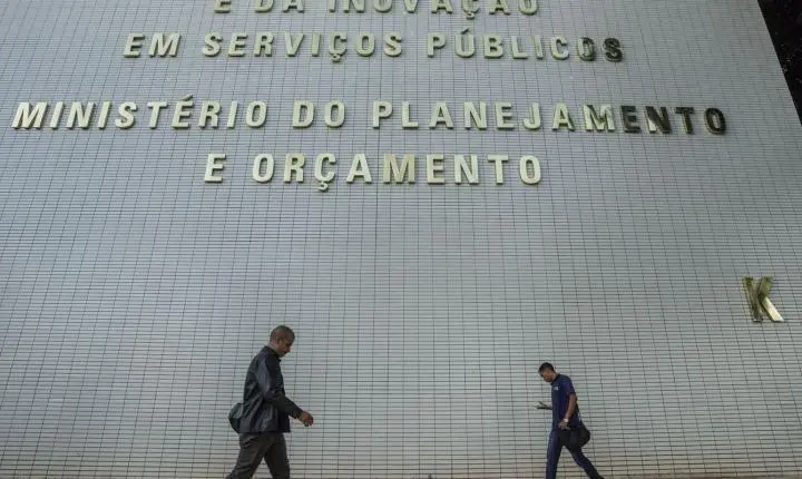 Governo planeja realocar r$ 20 bilhões no orçamento de 2027 para estímulos