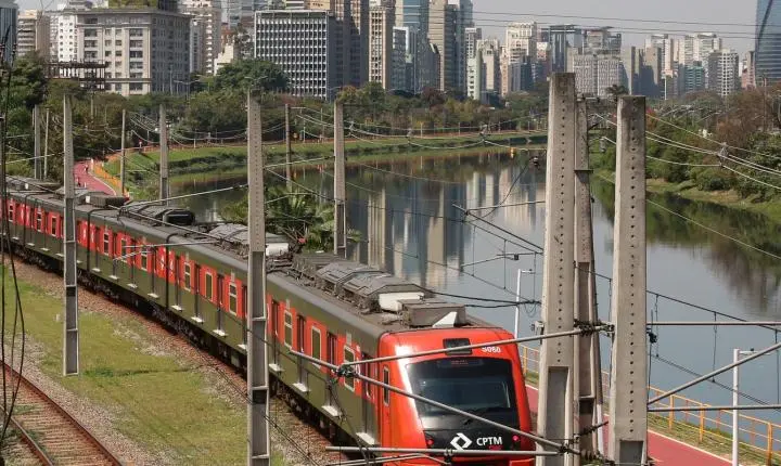 Greve de trens provoca mais de 2 mil km de engarrafamento em São Paulo