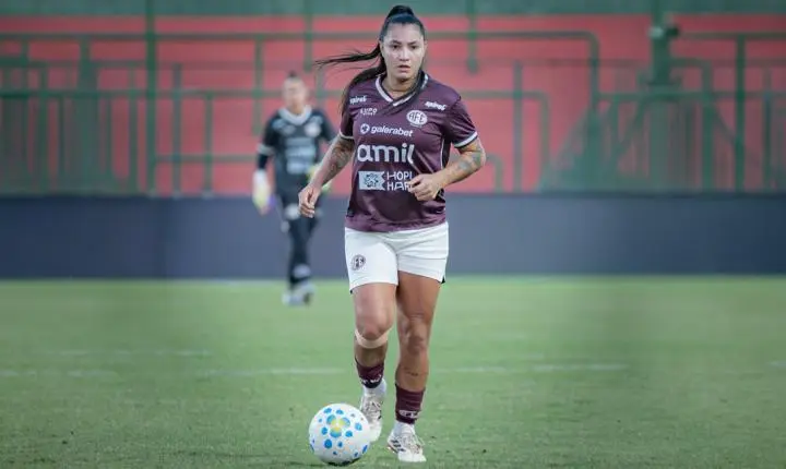 Guerreiras Grenás garantem permanência da meia Micaelly até 2027