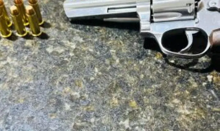 Homem é detido no Santa Felícia por posse ilegal de arma de fogo