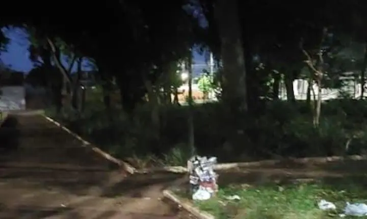 Iluminação insuficiente afeta moradores na praça do Jardim Paulistano