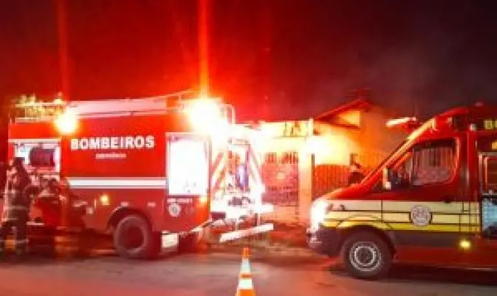 Incêndio em residência desabitada mobiliza bombeiros em Santa Felícia