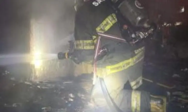 Incêndio devasta residência desabitada no bairro Antenor Garcia, em São Carlos
