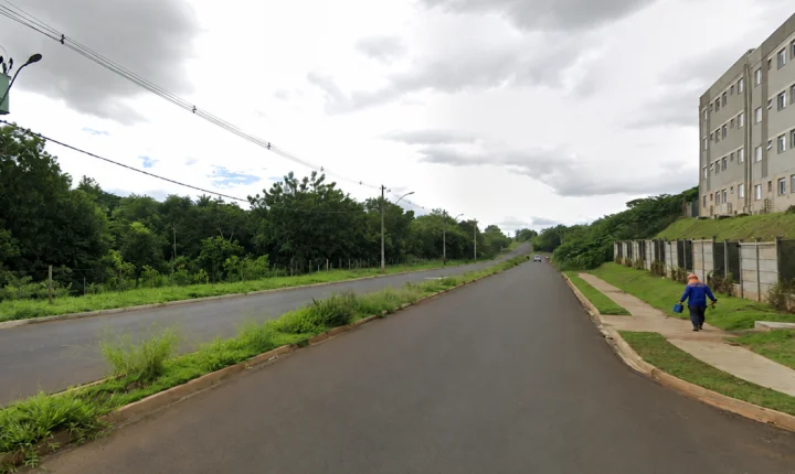 Nova indicação sugere ponto de ônibus em frente ao Condomínio Portal das Árvores