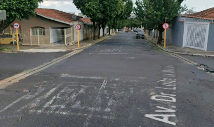 Moradores e vereadores solicitam melhorias urgentes no asfalto e na sinalização da Rua Bahia, na Vila Xavier
