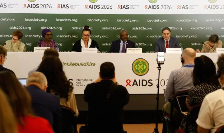 Infecções por HIV caem no mundo, mas corte de recursos ameaça avanços