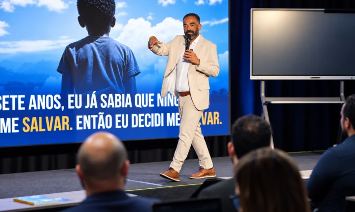 Inteligência emocional no trabalho: o que a trajetória de Alexandre Amigão ensina sobre resiliência