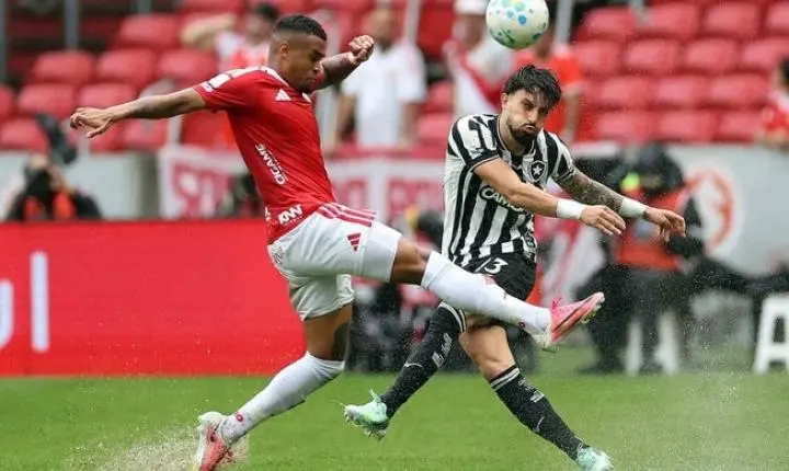 Internacional vence Botafogo por 3 a 0 e deixa a zona de rebaixamento