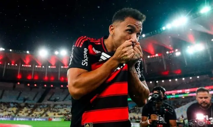 Danilo, jogador do Flamengo, revela drama familiar com filho torcedor do Fluminense