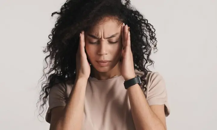 JOVEM É DIAGNOSTICADA COM TROMBOSE CEREBRAL DEVIDO A ANTICONCEPCIONAIS