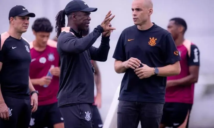 Julio Cesar acumula cargo no Corinthians até dezembro