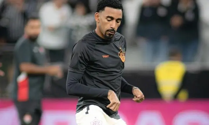 Arbitragem revolta lateral do Vitória após empate contra o Corinthians