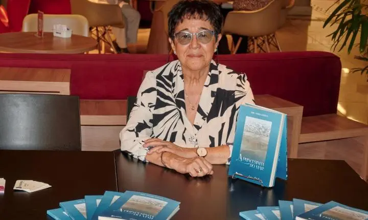 LUCIA SHIBUYA RELANÇA LIVRO “A PRINCESINHA DO MAR” EM BH 