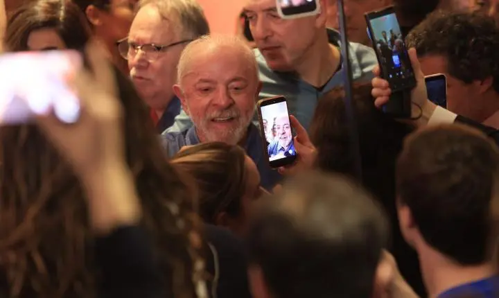 Lula agradece apoio nas eleições presidenciais e fala em regular redes