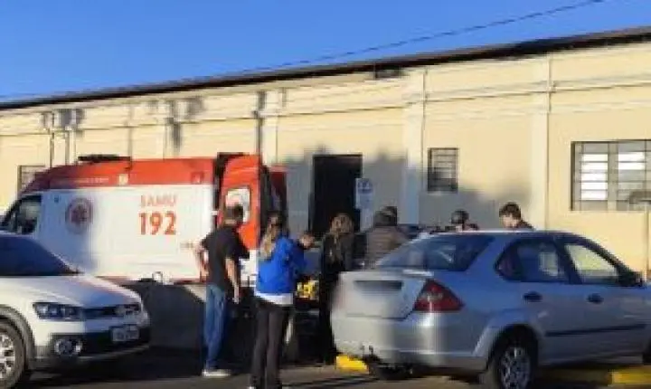 Idosa sofre mal súbito ao volante e sobe em canteiro central no centro de São Carlos