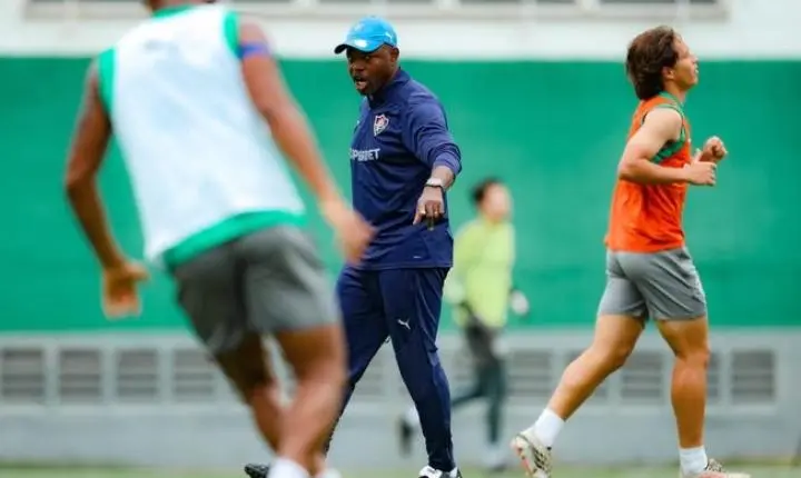 Marcão aproveita folga para observar atletas da base do Fluminense