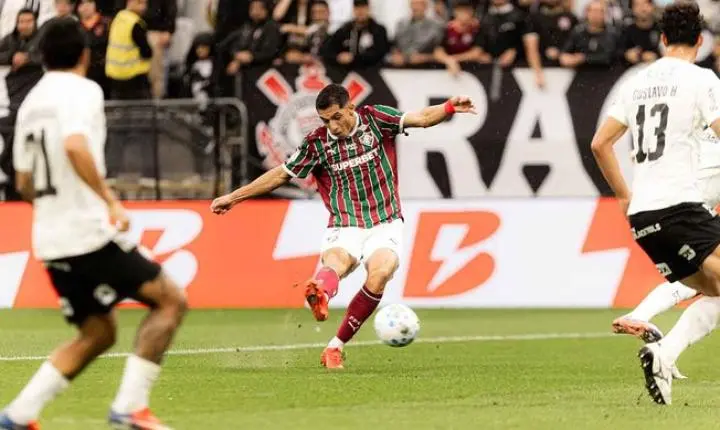 Marcão comemora vitória do Fluminense sobre o Corinthians na Neo Química Arena