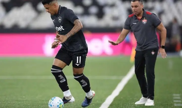 Botafogo foca no recondicionamento físico de Martins após retorno da Rússia