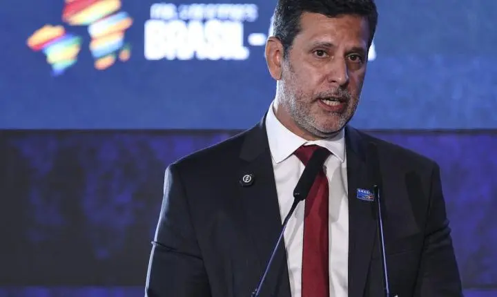 MEC anuncia menor taxa de analfabetismo no Brasil, impulsionada por políticas de educação