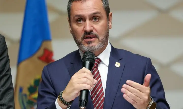André Mendonça afasta diretor-geral da Polícia Federal em decisão no STF