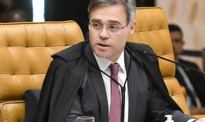 Decisão do TSE determina remoção de vídeo contra Flávio Bolsonaro