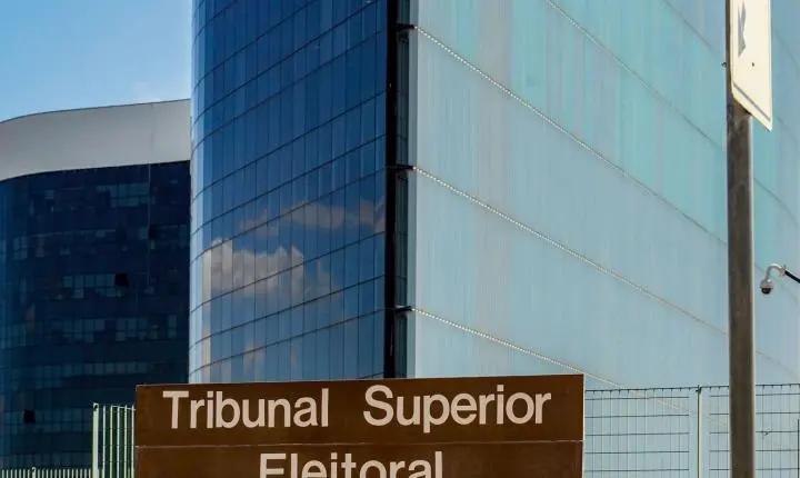 Ministro do TSE veta suspensão do canal Exército do Lula