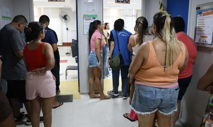 Moradores da Maré se mobilizam para informar sobre locais de votação após mudanças