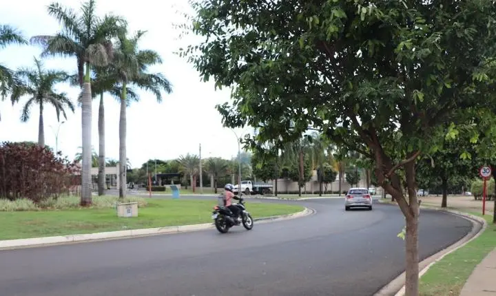 Moradores da Avenida Luiz Dosualdo clamam por medidas urgentes contra acidentes