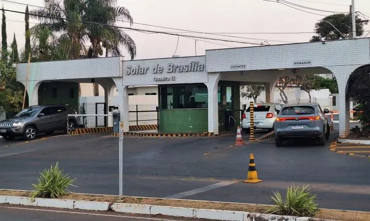 Alexandre de Moraes autoriza Jair Bolsonaro a sair da prisão domiciliar