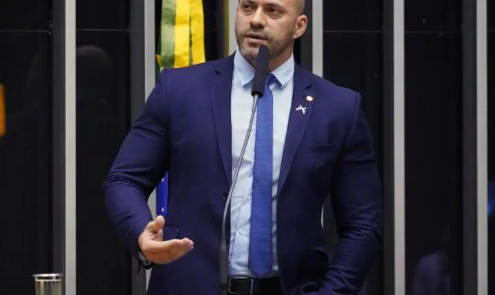Alexandre de Moraes cobra explicações de Daniel Silveira sobre vídeo no X