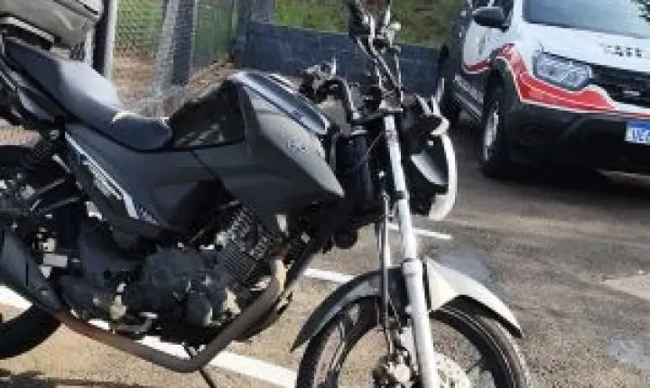 Moto furtada é encontrada pelo dono em frente a oficina em São Carlos