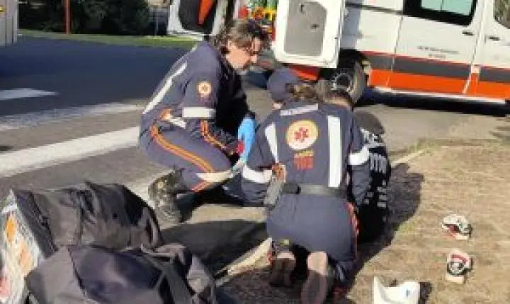 Motoboy de 19 anos sofre queda de motocicleta em São Carlos, próximo à USP I