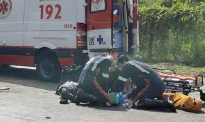 Motoboy pode ter fratura na perna após acidente com carro em São Carlos