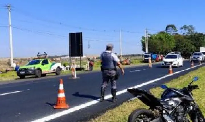 Motociclista fica em estado grave após acidente na Washington Luís