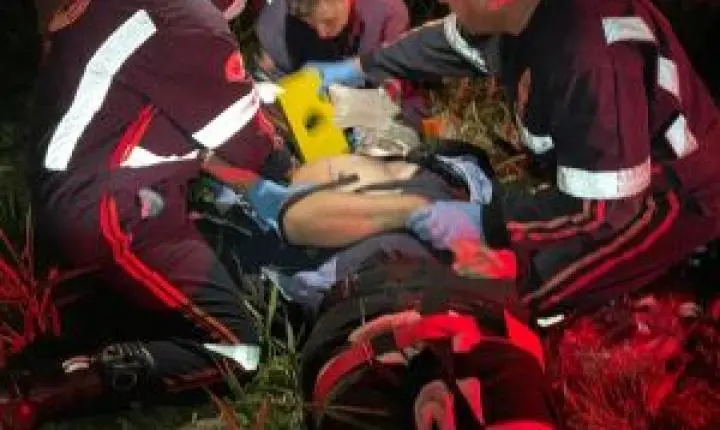 Acidente grave na SP-318 deixa motociclista e pedestre feridos
