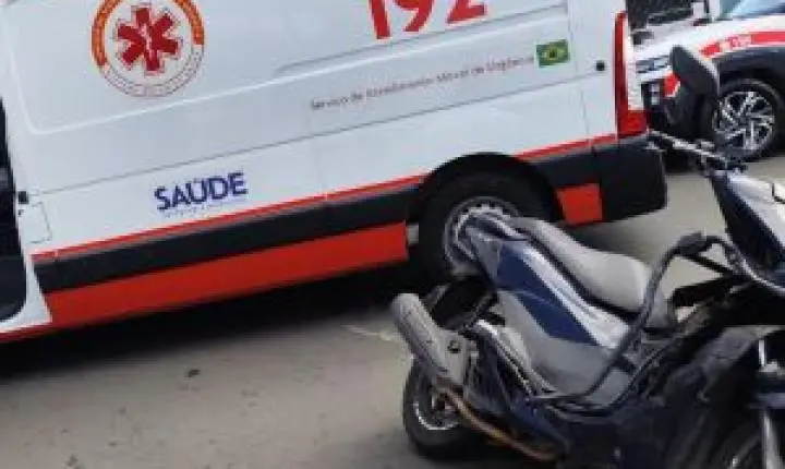 Acidente entre carro e motocicleta deixa mulher ferida no Jardim Pacaembu