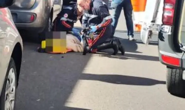 Motociclista se fere em colisão na Vila Prado durante manobra de conversão