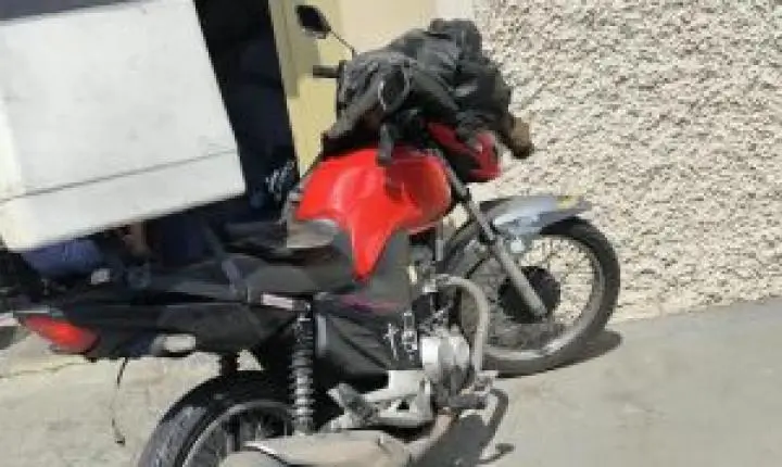 Acidente em São Carlos deixa motociclista ferida após batida na traseira