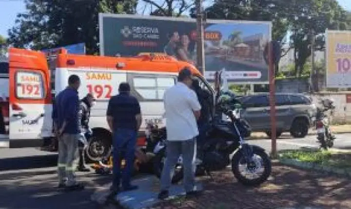Motociclista sofre ferimentos após colisão com carro na Vila Prado, em São Carlos