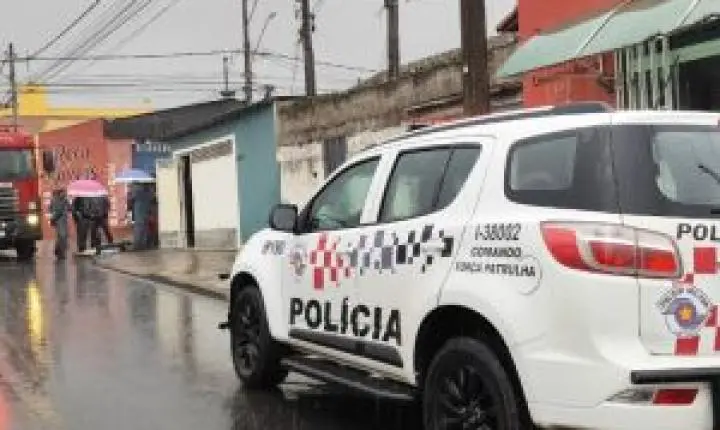 Motociclista sofre ferimentos após acidente com carro no Tijuco Preto
