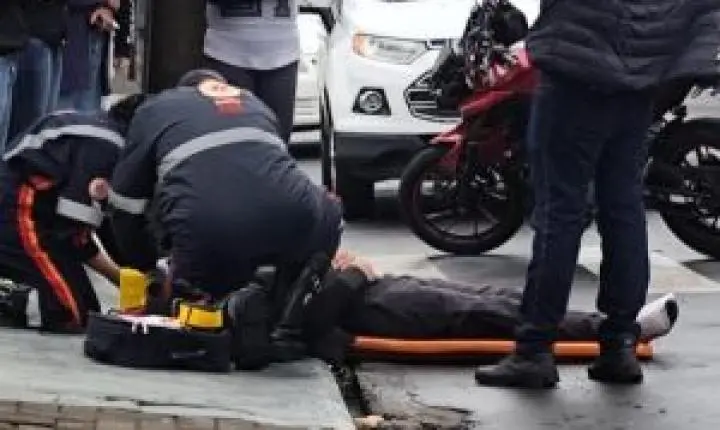 Motociclista se fere em colisão traseira na Vila Prado