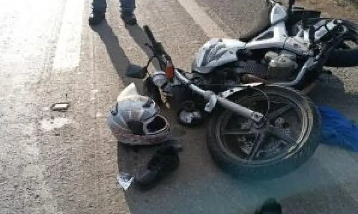 Motociclista ferido em colisão traseira na Rodovia Washington Luís, em São Carlos