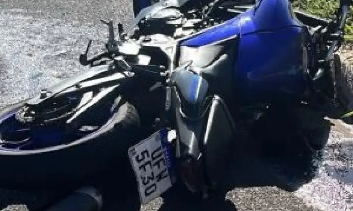 Motociclista perde a vida em colisão com carros estacionados em Matão