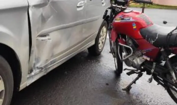 Motociclista sofre fratura no braço após acidente em cruzamento do Planalto Paraíso
