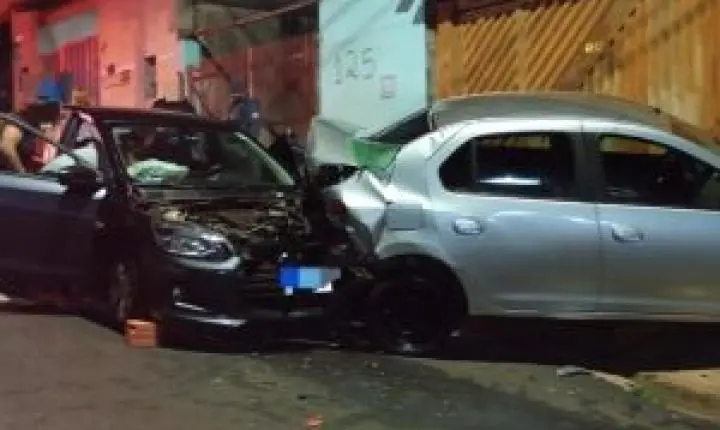 Motorista de aplicativo sofre mal súbito e colide veículo no Cidade Aracy II