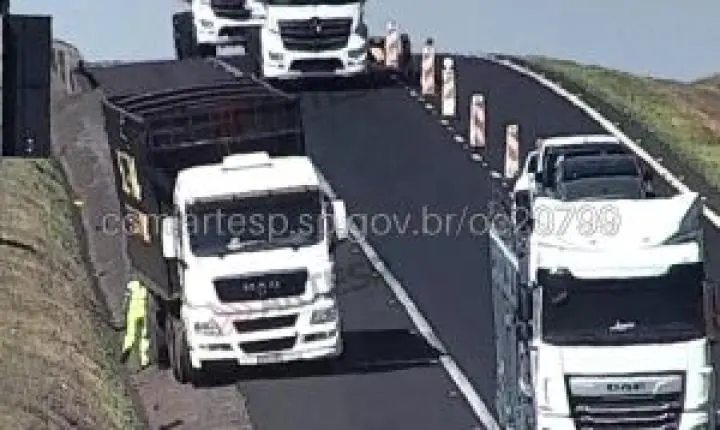 Motorista de carreta morre após passar mal na Rodovia Anhanguera