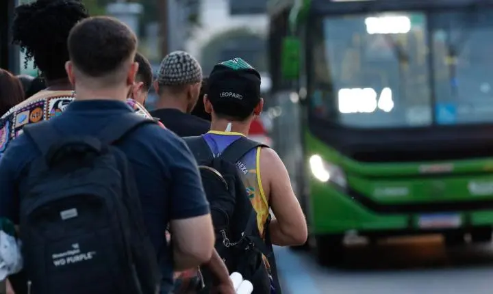 Motoristas de ônibus do Rio de Janeiro entram em greve por tempo indeterminado