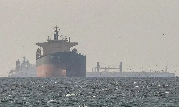 Navegação de navios dos EUA no Estreito de Ormuz é rejeitada pelo Irã